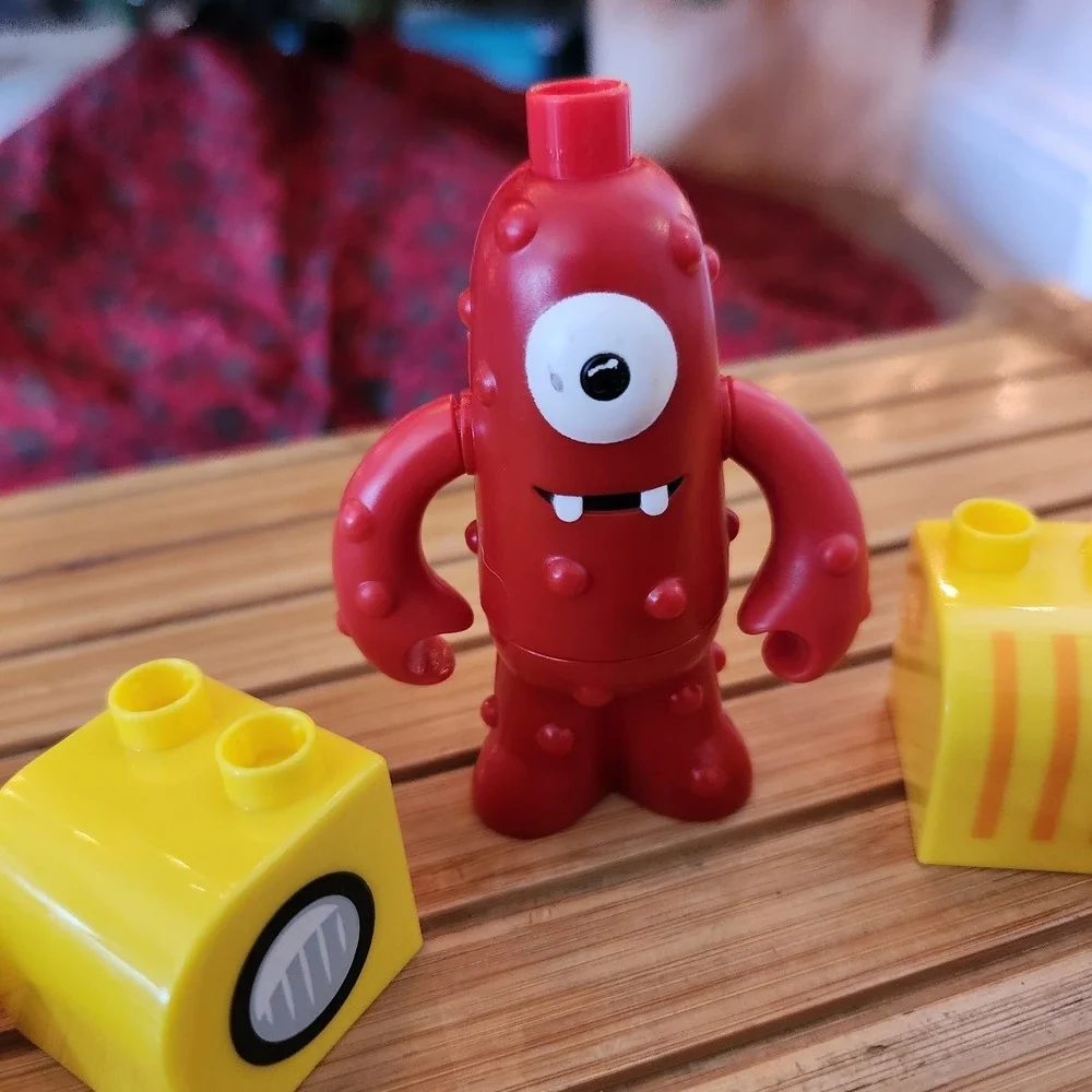 Vintage Mega Bloks Yo Gabba Gabba Plexs Tour Buggy 16 pc Building Set Incomplete
